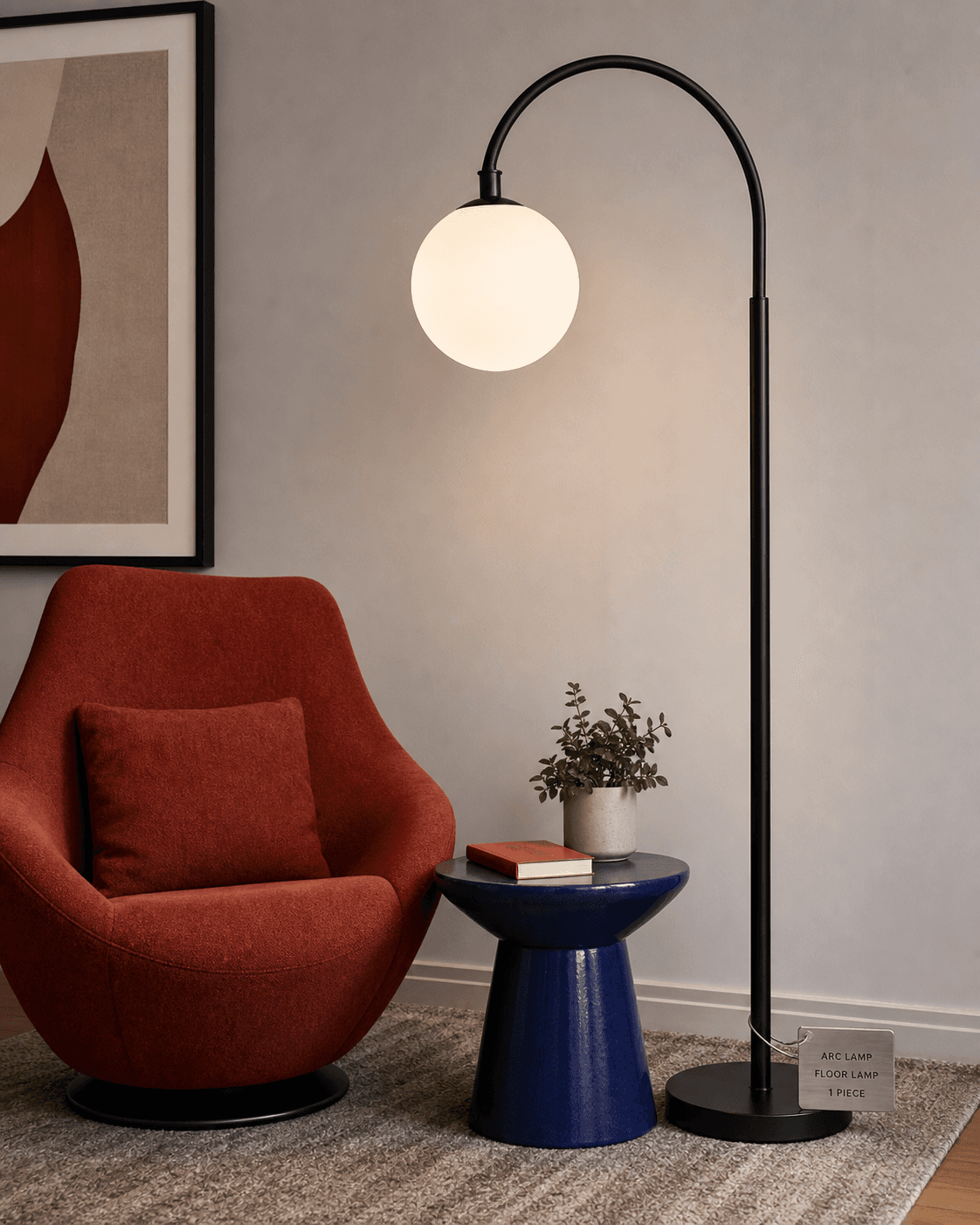 ภาพโคม ARC LAMP FLOOR LAMP 1 PIECE ในมุมอ่านหนังสือกับเก้าอี้สี rust และโต๊ะ cobalt